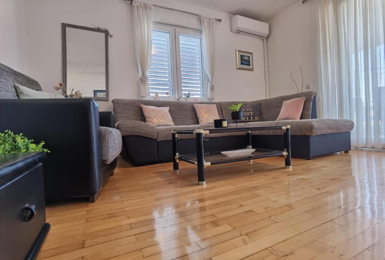 Apartman Sara Preko Εξωτερικό φωτογραφία