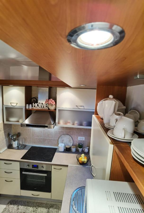 Apartman Sara Preko Εξωτερικό φωτογραφία