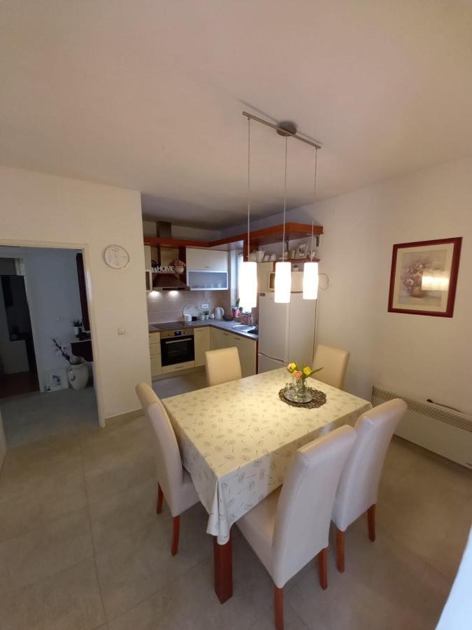 Apartman Sara Preko Εξωτερικό φωτογραφία