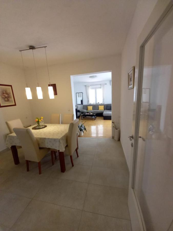 Apartman Sara Preko Εξωτερικό φωτογραφία