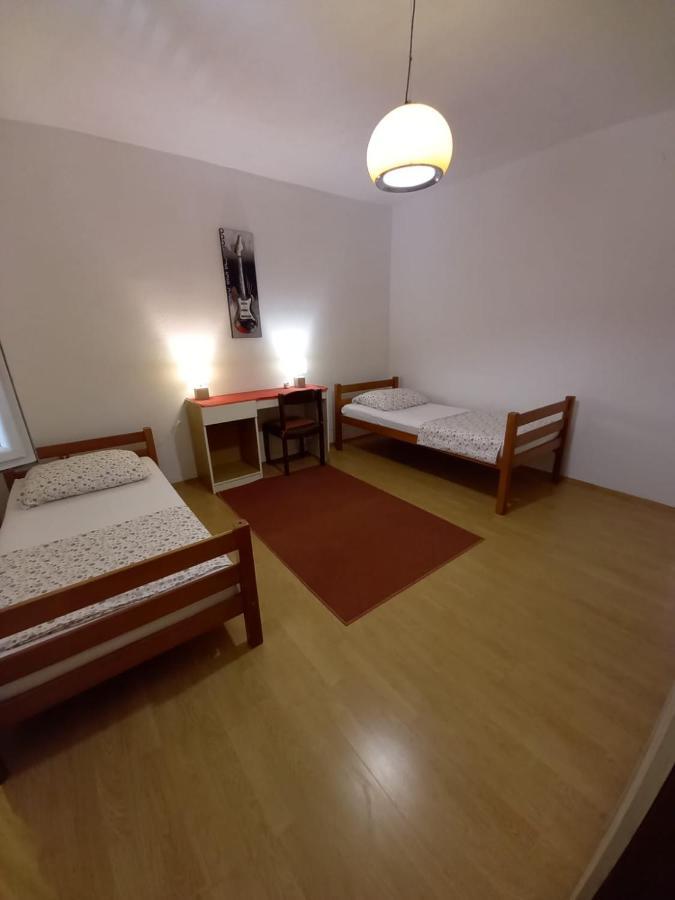 Apartman Sara Preko Εξωτερικό φωτογραφία