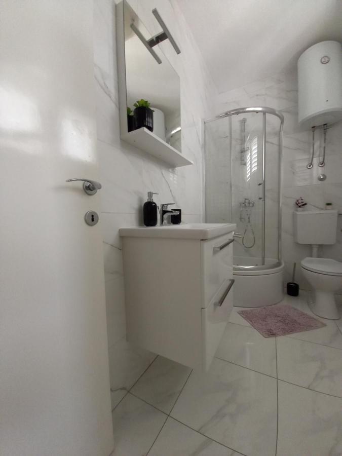 Apartman Sara Preko Εξωτερικό φωτογραφία